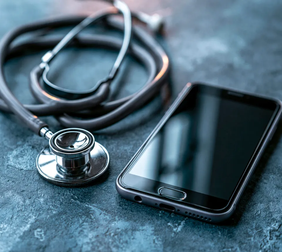 Stethoskop und Smartphone